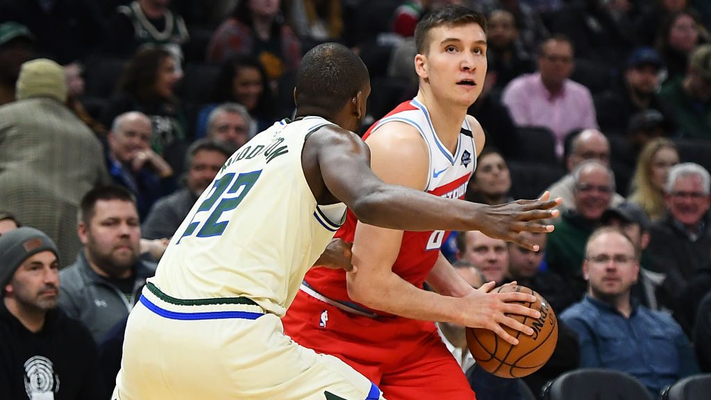 继续坚持自 继续坚持自