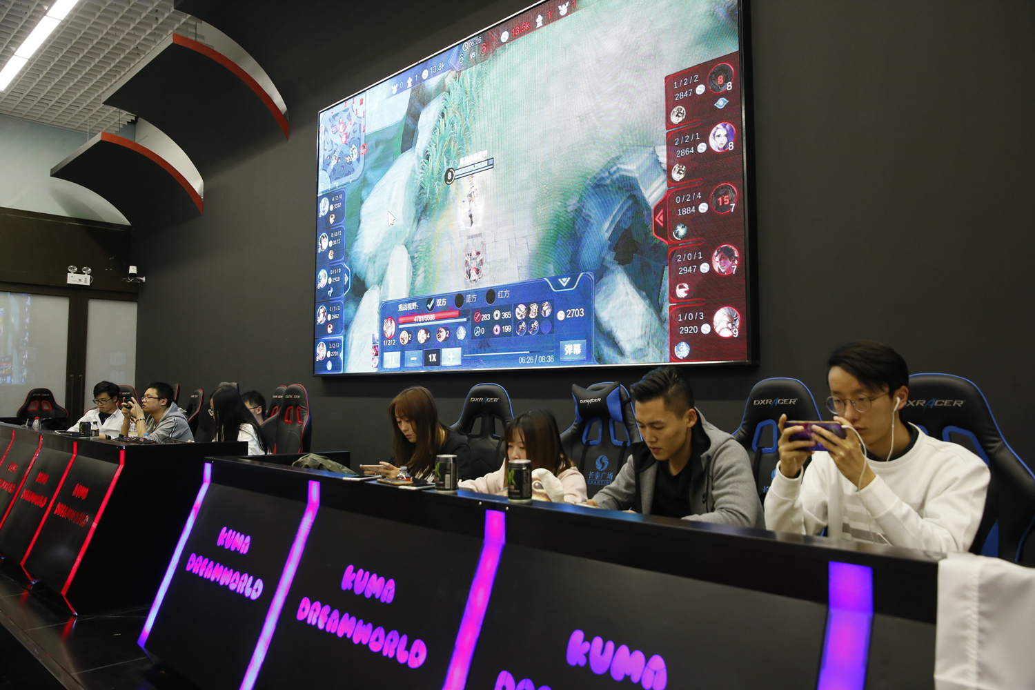 被美媒摆上 被美媒摆上